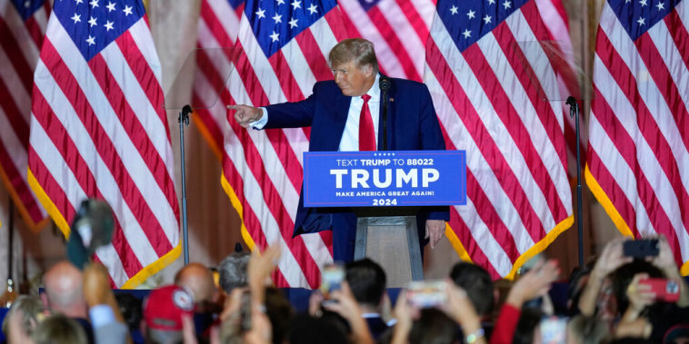 Donald Trump durante el anuncio de su candidatura presidencial para las elecciones de 2024.