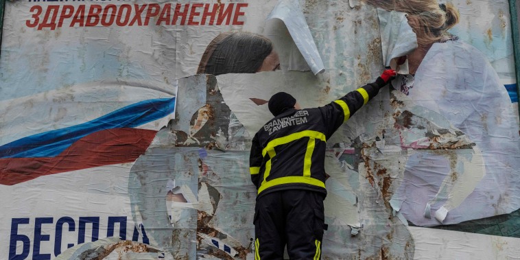 Russian Billboards Removed From Kherson After Ukraine Liberation. 