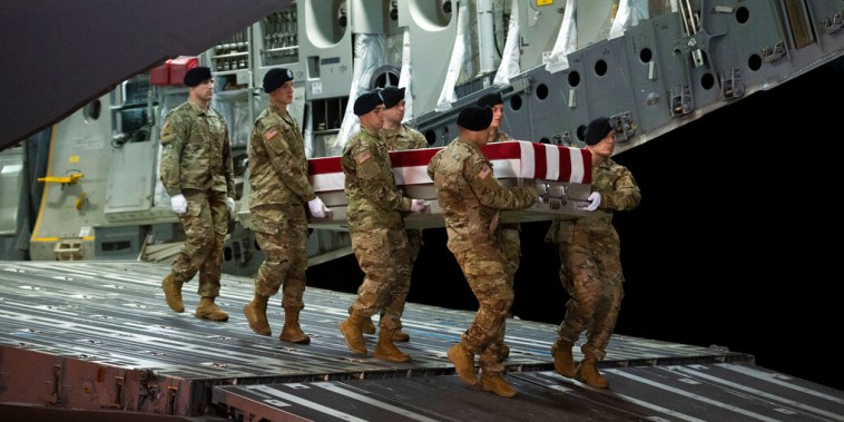 El cuerpo de la soldado Denisha Montgomery a su llegada a Estados Unidos. Foto del 15 de agosto de 2022.