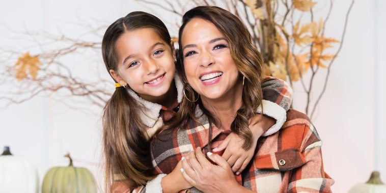 Adamari López y su hija Alaïa Costa López en noviembre de 2022.