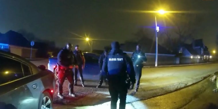 Agentes de policía hablan tras la agresión a Tyre Nichols durante una detención en Memphis, Tennessee, el 7 de enero.