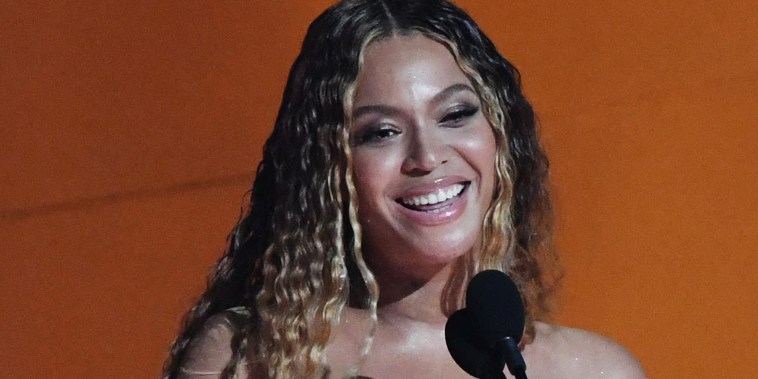 Beyonce accepts the award for Best Dance/Electronic Music Album. 