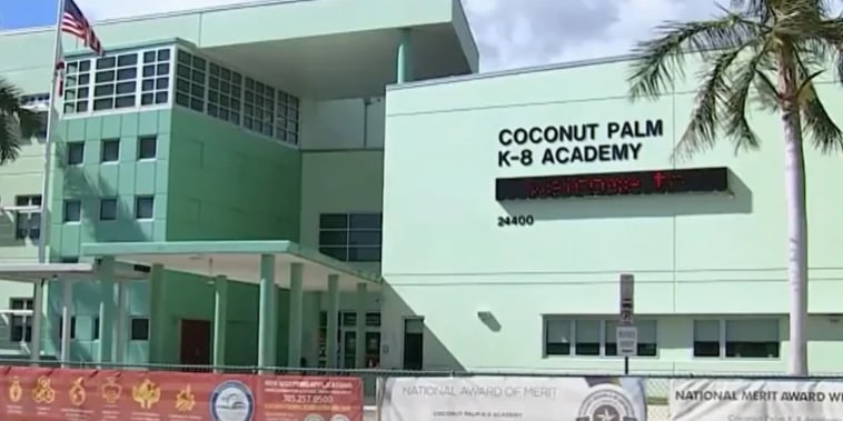 Exterior de la escuela Coconut Palm K-8 Academy.