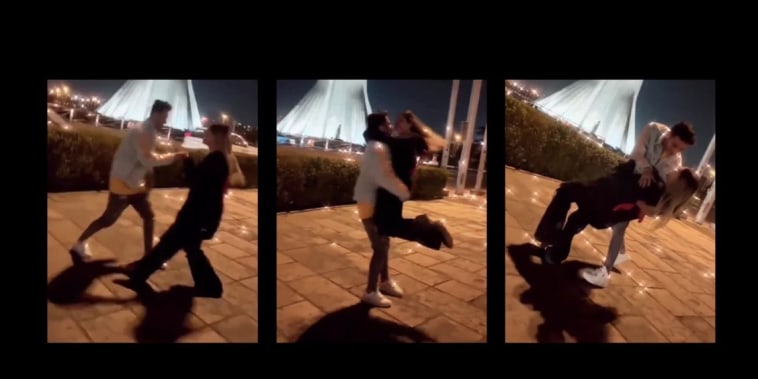 Astiaj Haghighi y Amir Mohammad Ahmadi publicaron un vídeo en las redes sociales en el que aparecían bailando en una plaza de la ciudad.