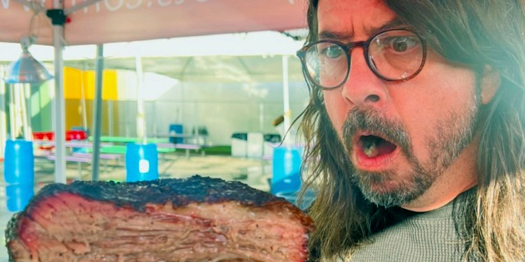Dave Grohl prepares food for homeless shelter in California
