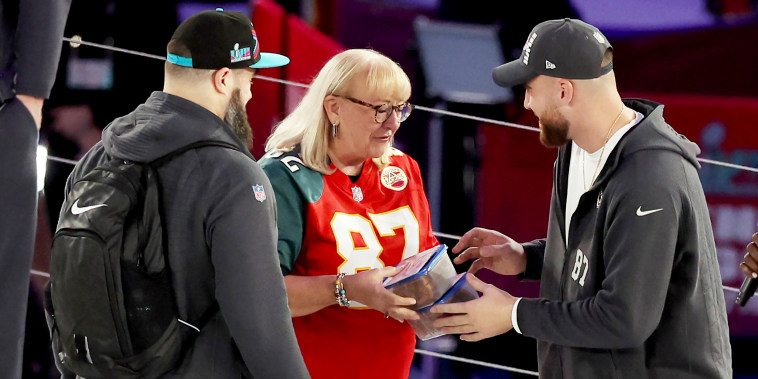 Mother Donna Kelce brings cookies to her son's Jason Kelce and Travis Kelce.