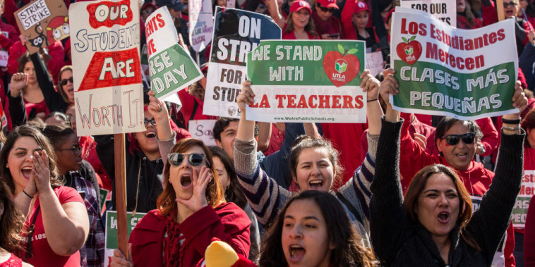En 2019, decenas de miles de profesores y trabajadores del Distrito Escolar Unificado de Los Ángeles salieron a las calles el 22 de enero de 2019 para exigir mejoras salariales. Entre el 21 y el 23 de marzo de 2023 harán una nueva huelga para reclamar otro aumento salarial.