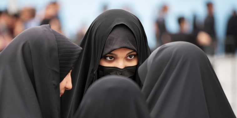 Iran, Islamic Dressing Code