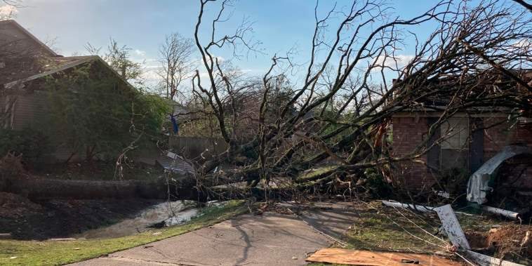 Daños tras un poderoso tornado que tocó tierra en Little Rock, Arkansas, el viernes 31 de marzo de 2023.