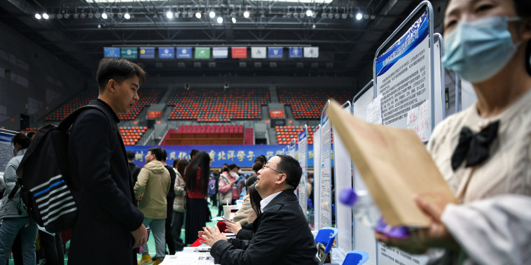 Job Fair For Graduates Held In Tianjin University