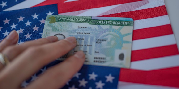 La lotería de visas ofrece hasta 55,000 visas para que ciudadanos extranjeros y sus familiares pueden inmigrar legalmente a Estados Unidos con residencia permanente en 2024.