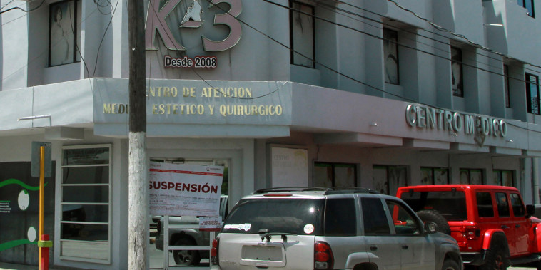 Vista general de una de las clínicas médicas suspendidas por las autoridades sanitarias mexicanas, en Matamoros, Tamaulipas, México, el 19 de mayo de 2023.