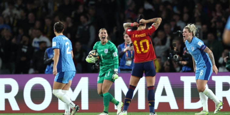 El histórico exguardameta de La Roja señaló que Mary Earps se adelantó al disparo de la jugadora de la Selección de España.