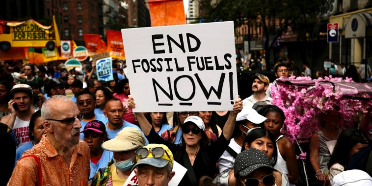 Activistas a favor del medio ambiente protestan contra los combustibles fósiles en Nueva York, el 17 de septiembre de 2023.
