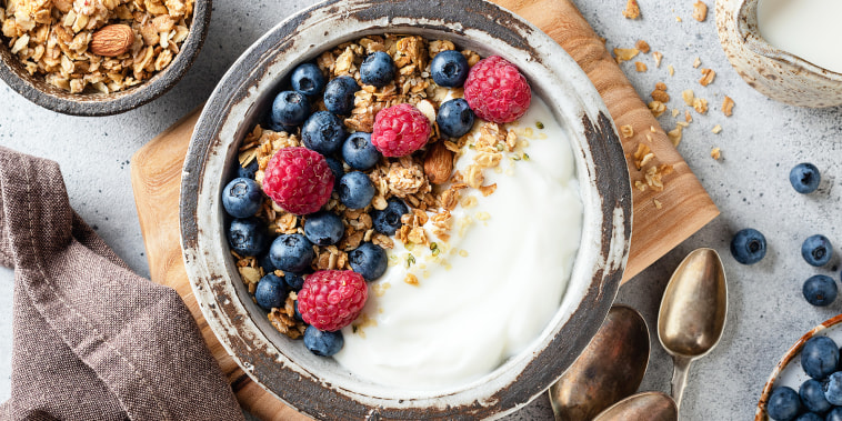 Yogurt granola bowl with berries