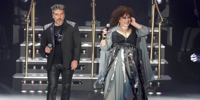 Diego Verdaguer y Amanda Miguel cantando en el Auditorio Nacional, 2017.