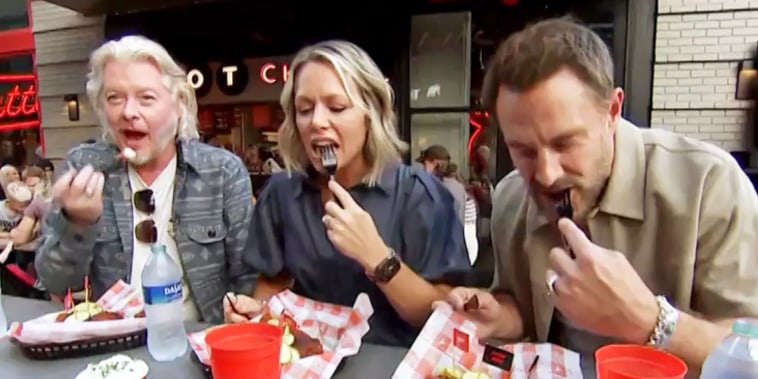 Little Big Town and Dylan Dreyer eating hot chicken.