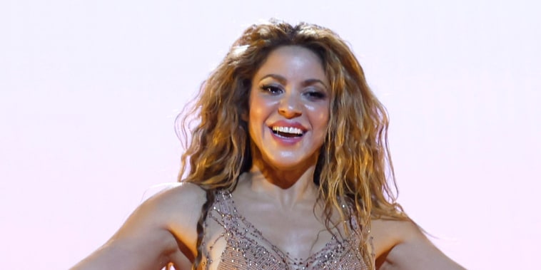 Shakira cantando en los MTV Video Music Awards 2023.
