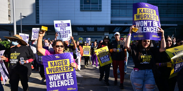 Image: Kaiser Permanente health care employees walk the picket line