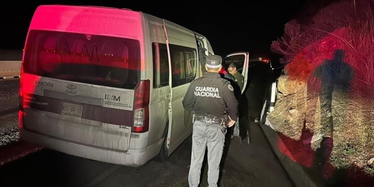 Cinco iraníes fueron detenidos en  la carretera Tijuana-Tecate.