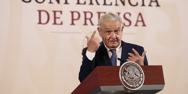 El presidente de México, Andrés Manuel López Obrador, durante su conferencia de prensa matutina en el Palacio Nacional de la Ciudad de México, el 23 de febrero de 2024.