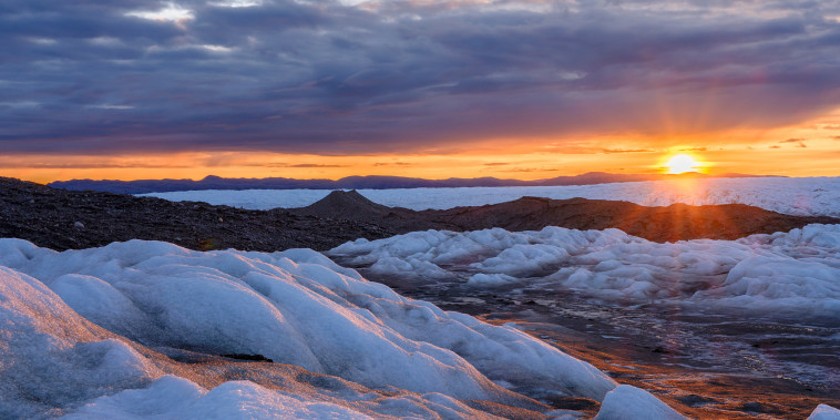 Midnight sun on the ice sheet.