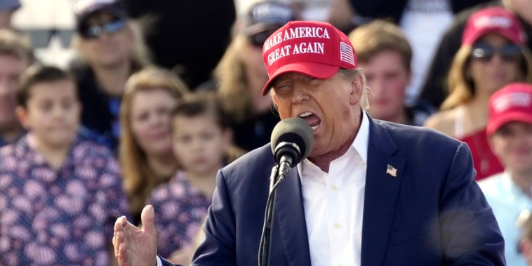 El expresidente Donald Trump durante un evento de campaña, el sábado 16 de marzo de 2024, en Vandalia, Ohio.