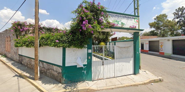 Entrada de la escuela primaria Ciencia, Patria, Trabajo y Libertad, en el municipio Acolman, en el Estado de México.