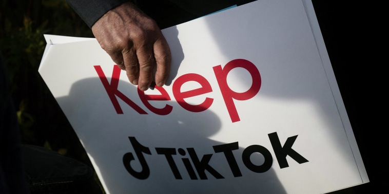 Hand holding sign that says "Keep TikTok."