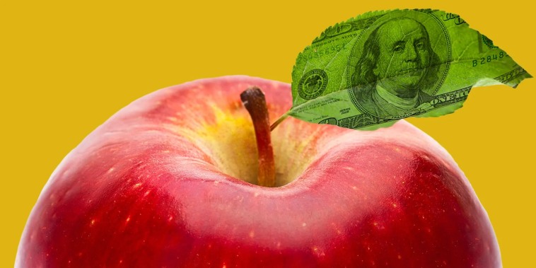 Ilustración de una manzana en la que la hoja que prende del tallo está en forma de billete de dólar, en representación de educación sobre finanzas