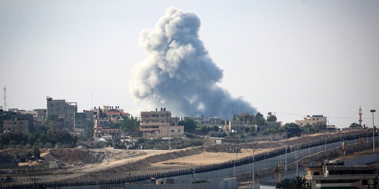 israel hamas conflict smoke destruction explosion