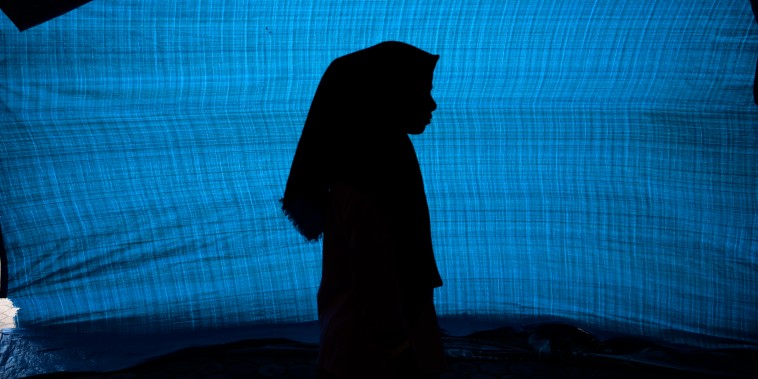 N, una refugiada de etnia rohinya de 12 años, identificada por The Associated Press solo con su inicial por ser sobreviviente de una agresión sexual, en Meulaboh, Indonesia, el 4 de abril de 2024. 