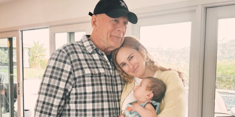 Bruce Willis en 2023, cuando conoció a su nieto.