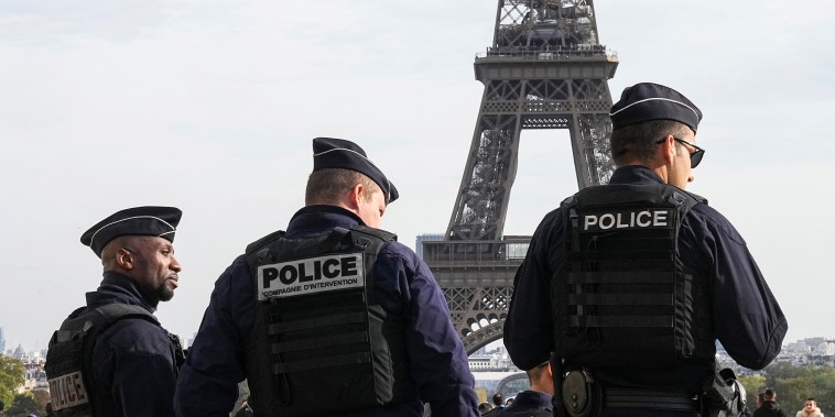 Three men suspected of ‘psychological violence’ at Eiffel Tower