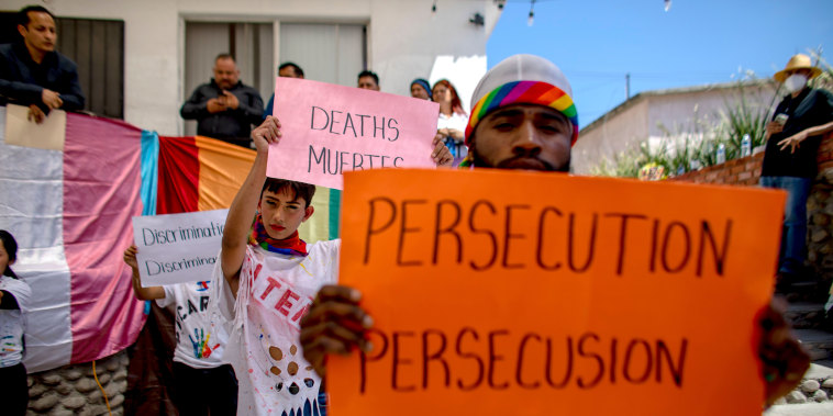 Personas migrantes de la comunidad LGBTQ en un evento de ORAM en México.