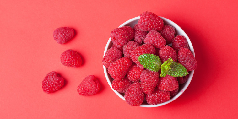Bowl with fresh raspberries.