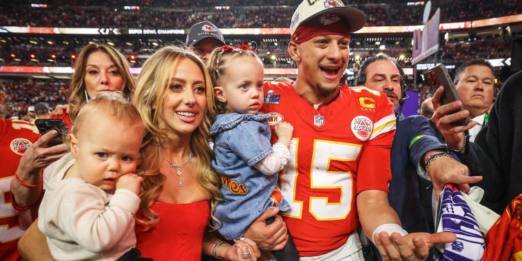 Patrick Mahomes, Brittany Mahomes and their two kids 