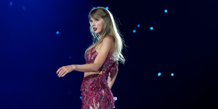 Taylor Swift performs in Glendale, Ariz.