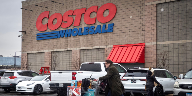 Costco store from the outside.