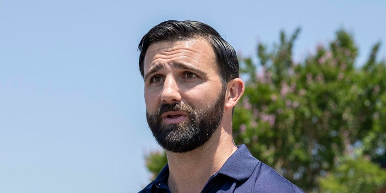 Trump nomina a Cameron Hamilton para dirigir FEMA, un año después de liderar la agencia y ser despedido del cargo