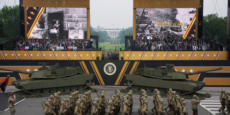Image: Soldiers and tanks