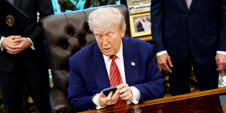 Trump Signs Orders to Revive US Leadership in Nuclear Power