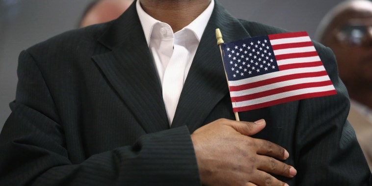 Image: Immigrants sworn in