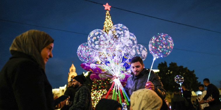 A man passes out balloons outside