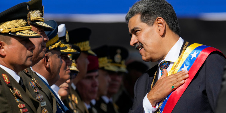 El presidente de Venezuela, Nicolás Maduro, durante una ceremonia militar el día de su toma de posesión para un tercer mandato, en Caracas, Venezuela, el 10 de enero de 2025.