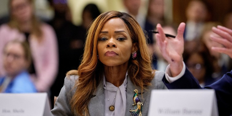 La representante demócrata por Florida Sheila Cherfilus-McCormick dimite a la Cámara en medio de investigación por supuesto robo de fondos