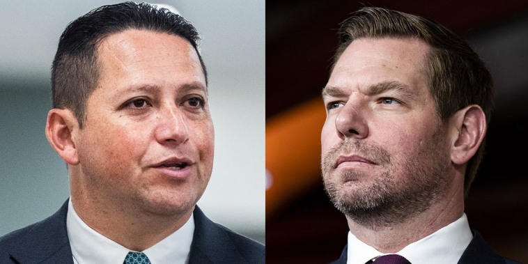 Los congresistas Tony Gonzales y Eric Swalwell renuncian a sus escaños tras escándalos sexuales