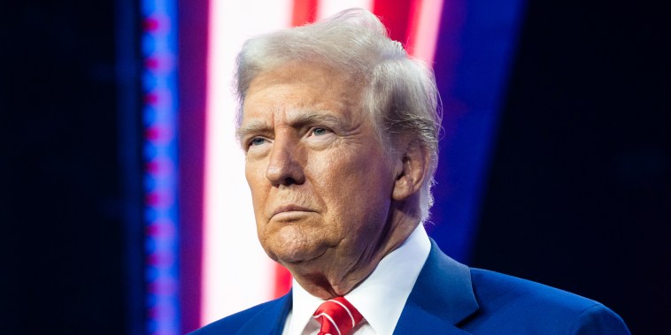 La economía y la guerra contra Irán desploman la popularidad de Trump a su punto más bajo