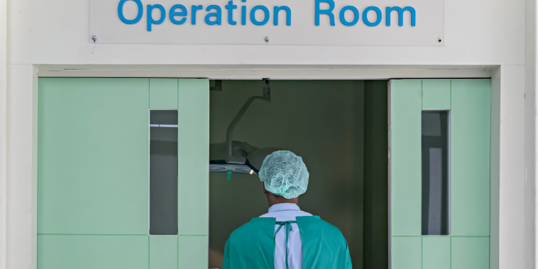 Un doctor es acusado de extirpar a un paciente el hígado en lugar del bazo