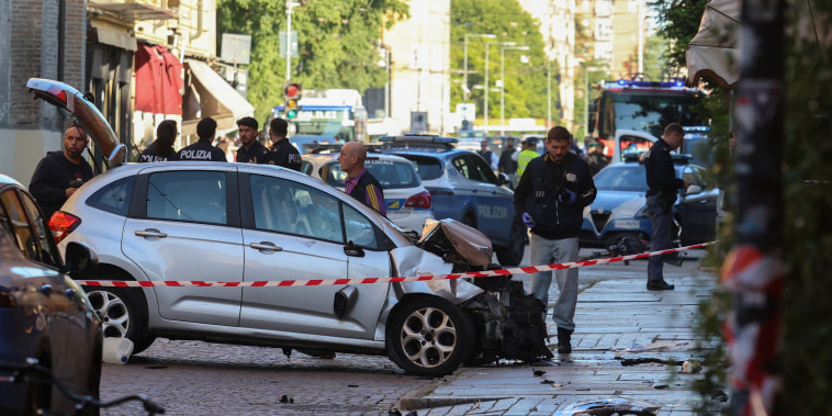 Conductor embiste a multitud en calles de Módena, Italia